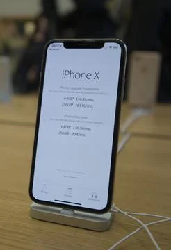 Crowds Of People Queue For The Apple Iphone X On Regent Street This Morning As I Stock Photos
