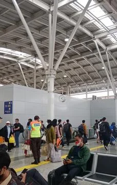 Crowds at station Foto stock