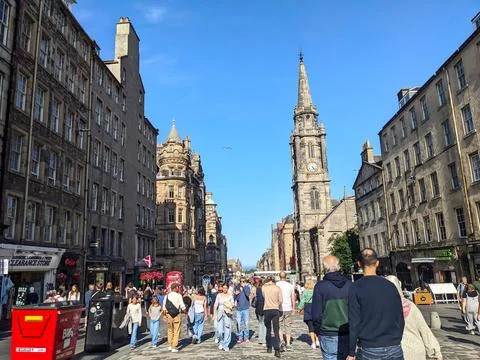 Crowds of tourists stroll down the historic Royal Mile towards the Tron Kirk on Stock Photos