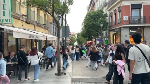 Crowds walking along Calle Montera in central Madrid 스톡 동영상 334331522