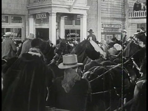 Crowds welcome explorers William Clark and Meriwether Lewis in St. Louis, Stock Footage 79467578