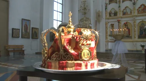 Crown in a temple Video stock 8691784