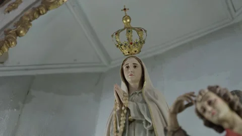 Crowned Our Lady of Fatima Statue With Rosary 動画素材 347124993