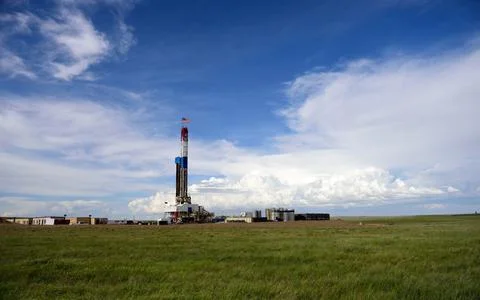 Crude oil exploration well site and drilling rig Stock Photos