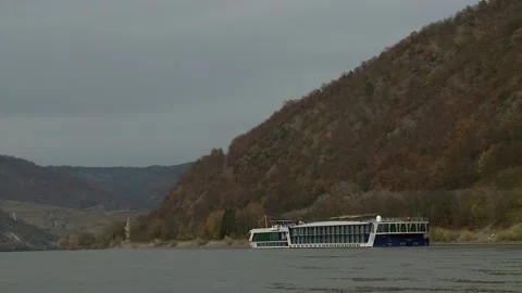 Cruise on the Danube 動画素材 148870404