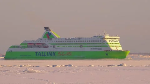 The cruise ferry MS Star is moving across the ice-covered sea 스톡 동영상 152589890