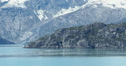 Cruise at the Glacier Video stock 91668826