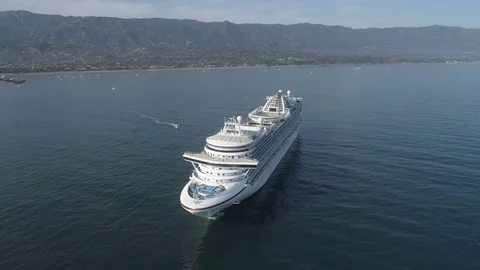 Cruise leaving the harbor 库存影片 75334985