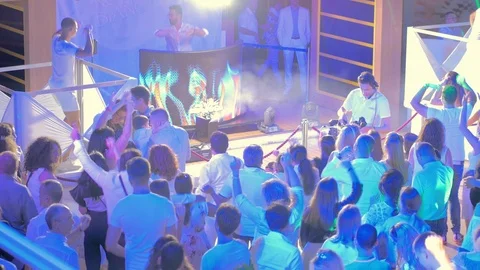 Cruise party Stockbeeldmateriaal 124613984
