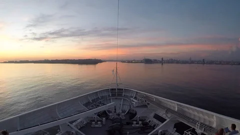 Cruise ship arrives in havana time lapse Stock Footage