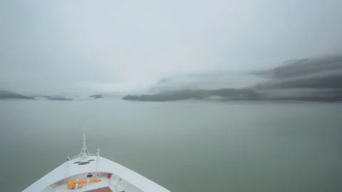 Cruise ship bow turning through a misty fjord timelapse Stock-Footage 348018554