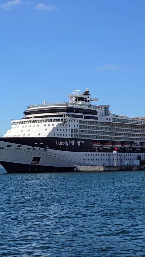 The cruise ship Celebrity Infinity in the port of Istanbul, Turkey. Vídeo Stock 345598677