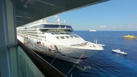 Cruise Ship Docking 01 HD Stock-Footage 9858657
