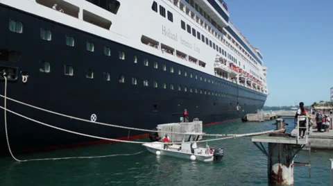 Cruise ship docking Stock Footage 35350155