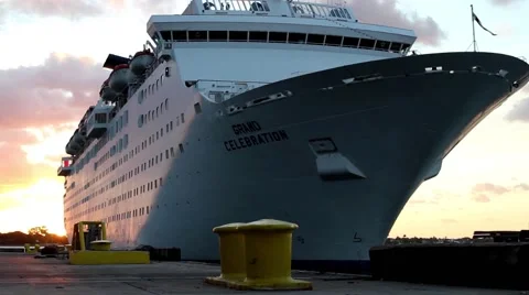 Cruise Ship Docking 库存影片 46694503