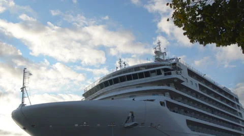 Cruise ship docking Stock-Footage 58722413