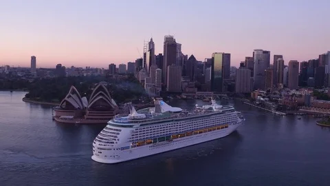 Cruise ship docking in Sydney Stock Footage 72608628