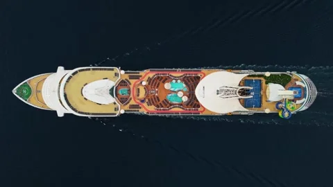 Cruise Ship Full Deck Waterslide Pool Running Track Aerial Vidéo 334629529