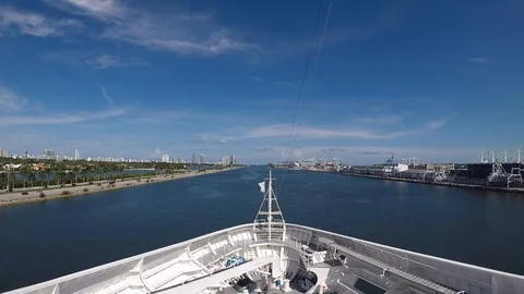 Cruise ship leaves miami time lapse Stock Footage