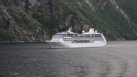 Cruise ship sailing Stock Footage 82756664
