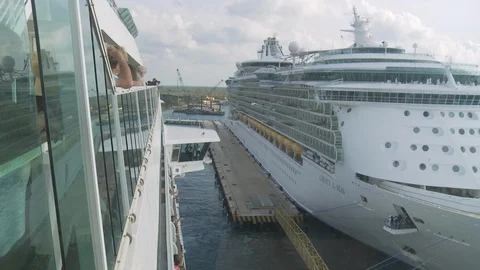 Cruise ship taking off from dock Stock Footage 87395853