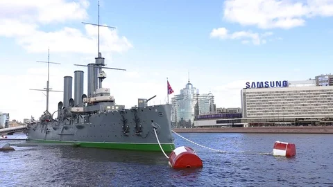 Cruiser Aurora on the Neva River Stock Footage 70080988
