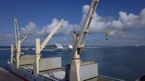 Cruises and cranes Video stock 94232488