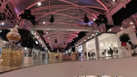 Cruising down escalator, smooth shot of beautiful pink ceiling at upscale mall Vídeo Stock 294732361