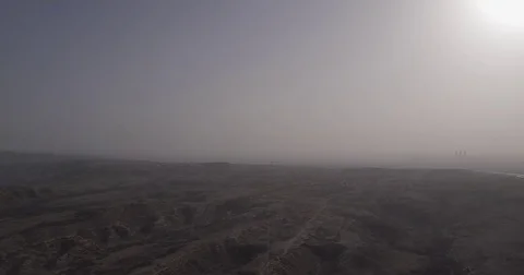 Cruising over the Desert 動画素材 75798109