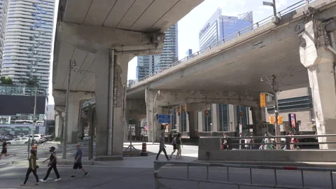 Crumbling concrete elevated highway city infrastructure Vídeo Stock 158959636