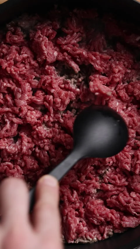 Crumbling Ground Beef in Pan Close Up Vertical Top View 스톡 동영상 336579874