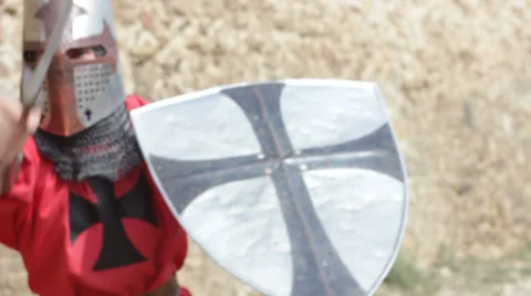 Crusader in light armor while practicing (fight with a shadow) 動画素材 32899065