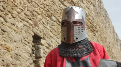 Crusader in light armor while practicing (fight with a shadow) Video stock 32899075