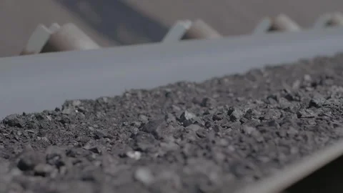 Crushed Black Coal Transported via Conveyor System in Mining Facility 動画素材 333729172