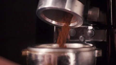 Crushed coffee from the coffee grinder is poured into the holder Vídeo Stock 158982133