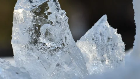 Crushed ice structure.Ice shards of various shapes with a sharp structure. Stockbeeldmateriaal 334578301