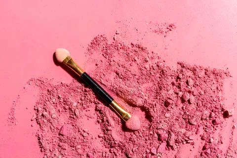 Crushed pink eye shadows with applicator blending brush Stock Photos