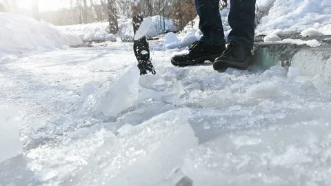 Crushing ice on dorg with the help of a special ax. Slow motion. Stock Footage 129155667