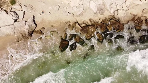 Crushing waves Video stock 203864566