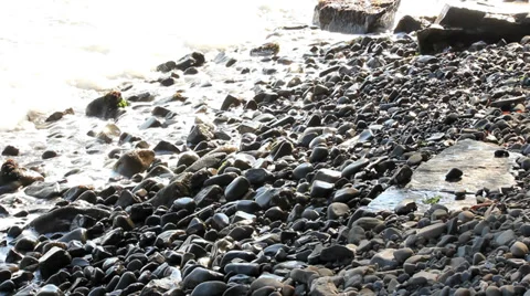 Crushing Waves at Shore Video stock 32225979