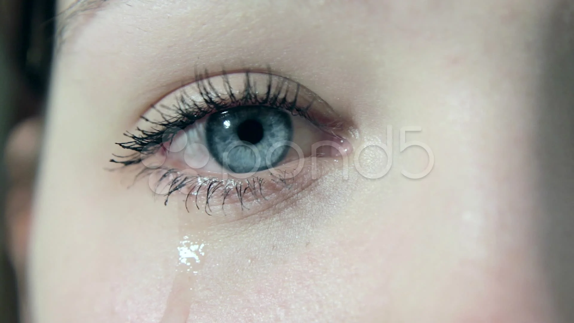 girl sad crying