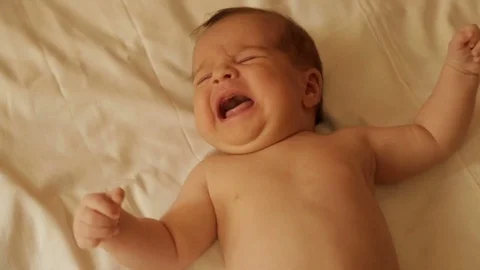 Crying newborn baby Vidéo 77005833