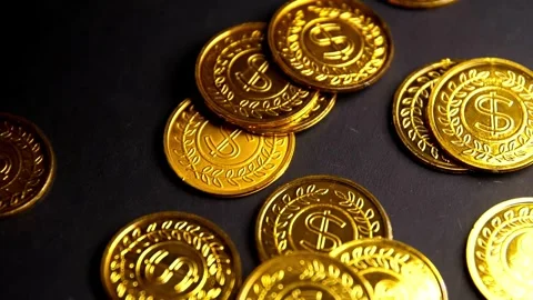Crypto coins Pile Stash Orbit Seamless Loop 4K Background video Many shiny gold Vídeos de archivo 334029201