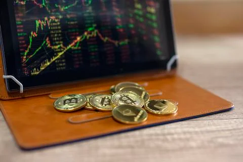 Crypto currency and graph analysis on tablet Foto stock