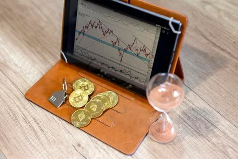 Crypto currency and graph analysis on tablet Foto stock