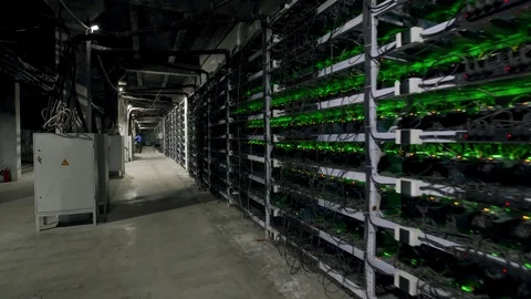 Cryptocurrency mining equipment on large farm. ASIC miners on stand racks mine Stockbeeldmateriaal 126122783