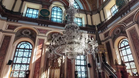 Crystal Chandelier Inside Dolmabahce Mosque Istanbul 库存影片 335456668
