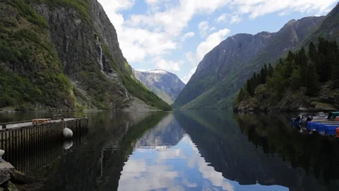 Crystal Clear Mountain Reflections in a Norwegian Lake (Gudvangen) Video stock 104785552