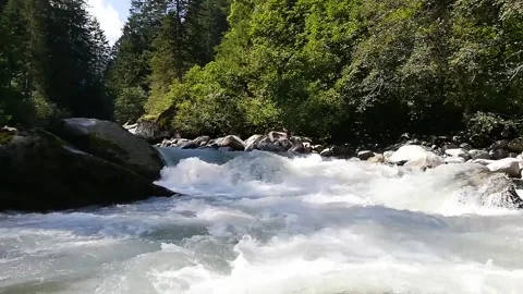 Crystal Clear Mountain Stream Reflecting Majestic Natural Landscape Vídeos de archivo 337785866