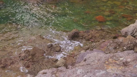 Crystal Clear Tide Pool with Emerald Green Water on Oita Coast Vídeos de archivo 333610806